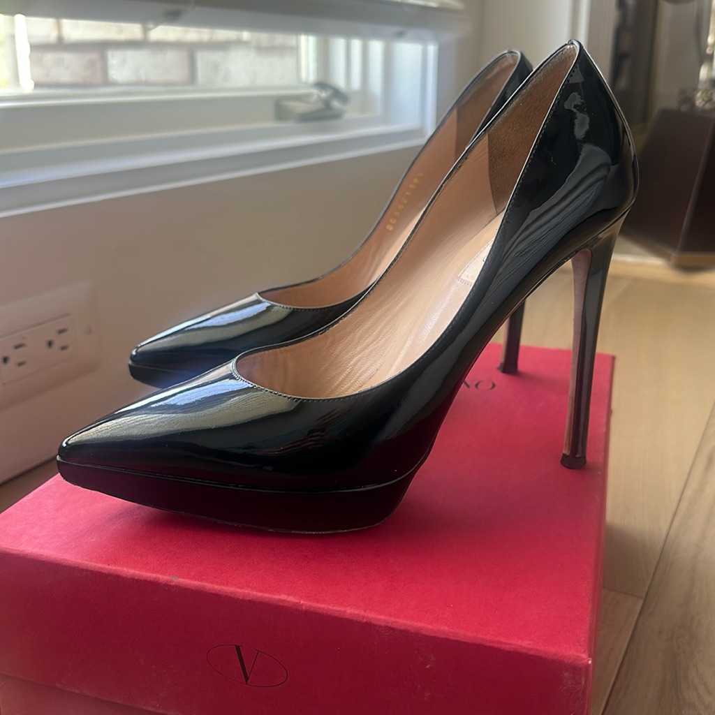 Valentino Women's Black Pumps